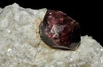 Пироп — магические свойства камня, фото кристала и значение для человека